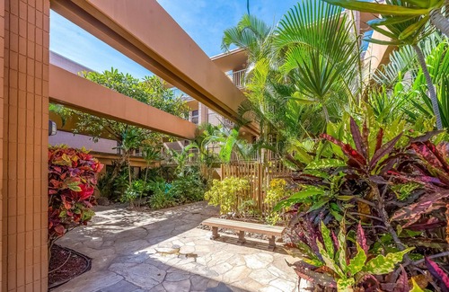 Honokowai Condo | Expansive, ocean-view condo with heated pool & sunset-view lanai