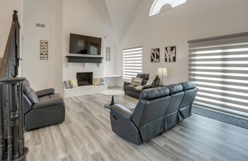 Pilot Point House | Expansive Pilot Point Home w/Fireplace!