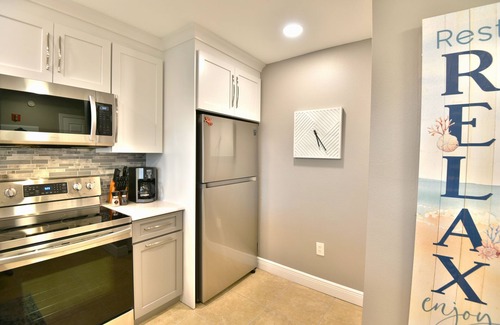 Holmes Beach Condo | Expansive Views, Walk to Beach and Grocer, Anna Maria Island Vacation Rental