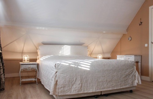 Tzummarum House | Experience a varied vacation in this comfortably furnished vacation home with private outdoor pool a