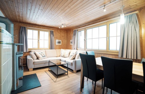 Amden House | "Experience Alpine Bliss: Family-Friendly Chalet with Stunning Views!"