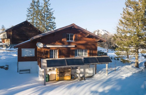 Amden House | "Experience Alpine Bliss: Family-Friendly Chalet with Stunning Views!"