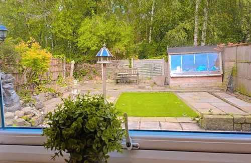 Wigan House | Experience Comfort and Style at Our Modern Luxury 3-Bedroom Guesthouse in Wigan"