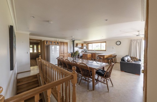 Hazelgrove Other | Experience country living in the comfort of spacious home 15mins from Oberon