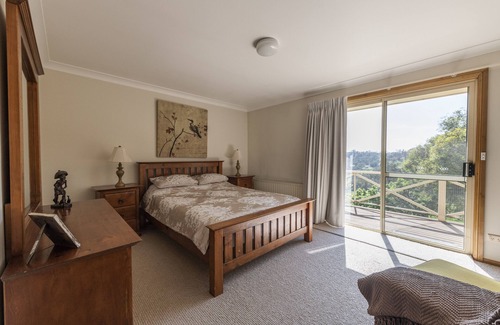 Hazelgrove Other | Experience country living in the comfort of spacious home 15mins from Oberon