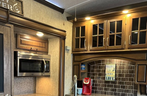 Tazewell RV Rental | Experience Lakeside Bliss: Unwind in a Charming Camper at Norris Landing Marina!