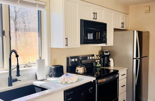 Bartlett Hotel | Experience Luxury and Valley Views in Entleback's Renovated Two-Bedroom Loft Condo