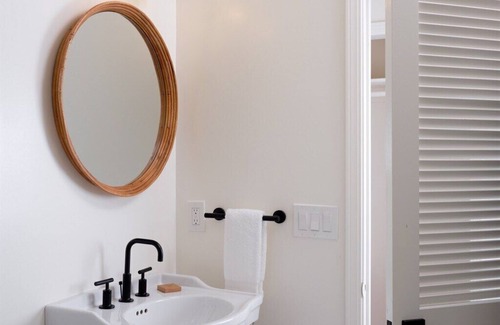 Wailuku Bed & Breakfast | Experience luxury at The Ulu Suite | Garden patio