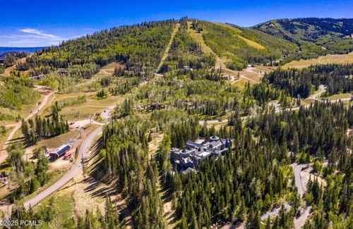 Park City House | Experience luxury at Colony Ski Castle, heart of Park City, perfect for ski and family