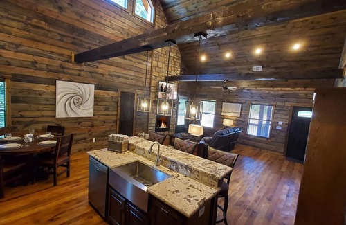 Broken Bow Cabin | Experience luxury, excitement, and romance in this cabin with a hot tub. 💖🔥