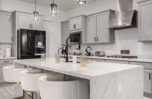 Glendale House | Experience Luxury Stay 5bedrooms. 5beds. 3baths