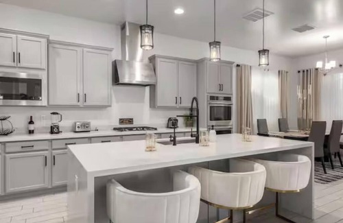 Glendale House | Experience Luxury Stay 5bedrooms. 5beds. 3baths