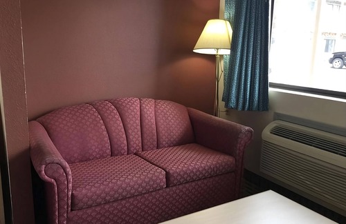 Cabot Resort | Experience Maximum Comfort! Pool, FREE Parking & Breakfast!