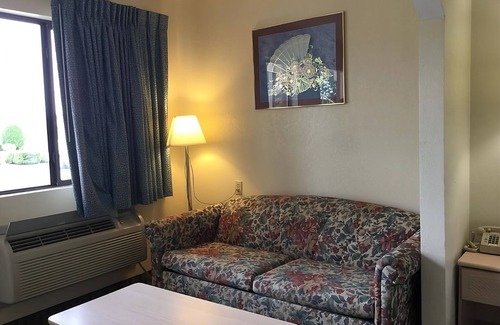 Cabot Resort | Experience Maximum Comfort! Pool, FREE Parking & Breakfast!