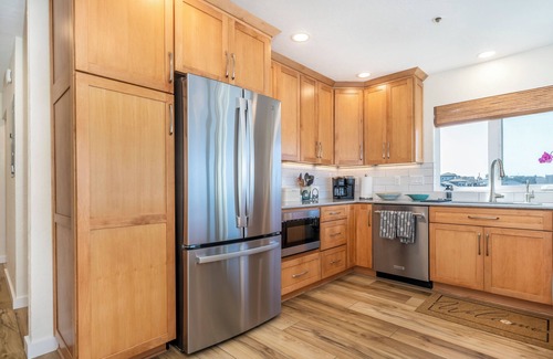 Eddyville Condo | Experience Nature's Spectacle from the Front Row!