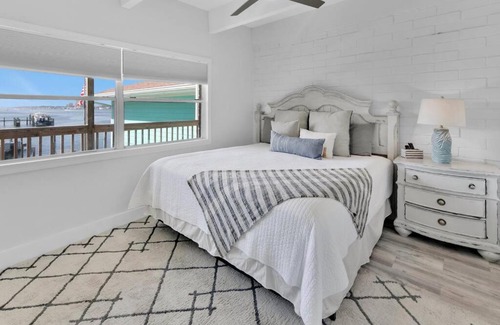 Fort Walton Beach Apartment | Experience Okaloosa Island 2BR Waterfront Condo