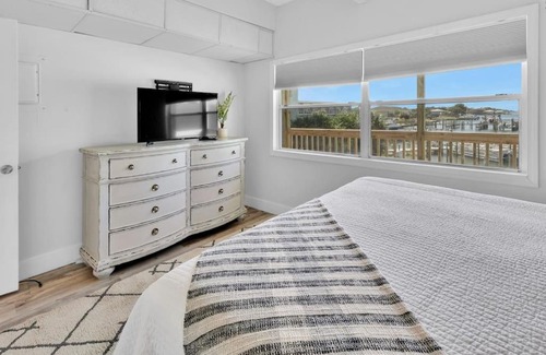 Fort Walton Beach Apartment | Experience Okaloosa Island 2BR Waterfront Condo