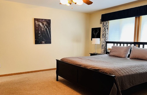 Madras House | Experience Serenity with Mountain Views & Home Gym
