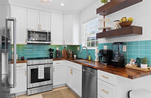 North Corals House | Experience Surf, Sun & Sea, a spacious 3-bedroom Tropical Retreat!