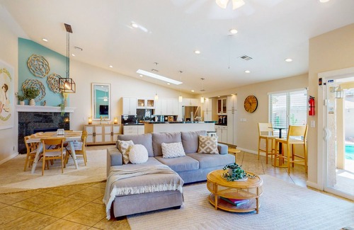 Sunset Ridge House | Experience the best of the Arizona summer with a visit to our refreshing pool