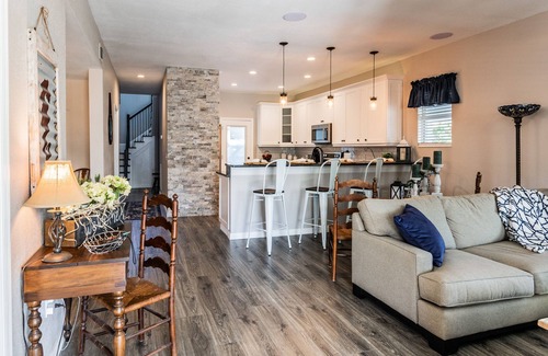 Tarpon Springs House | Experience the Captain's Quarters. A Historic 1920 American Four Square.