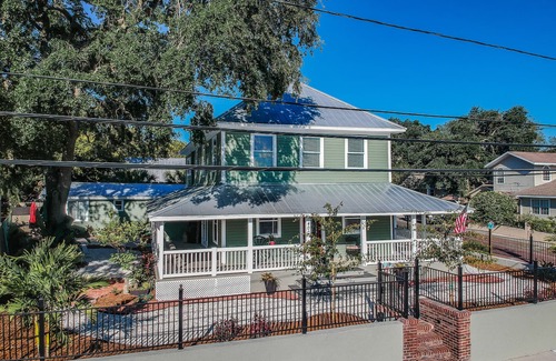 Tarpon Springs House | Experience the Captain's Quarters. A Historic 1920 American Four Square.