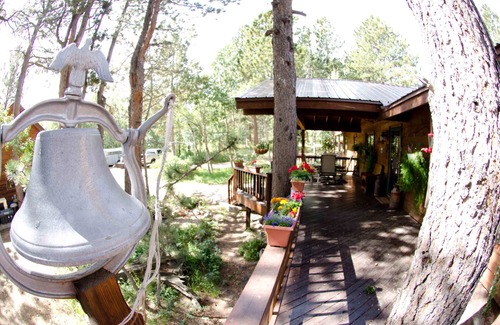 Allenspark House | Experience the fall colors near the RMNP. Hike, relax, work from home, pets ok