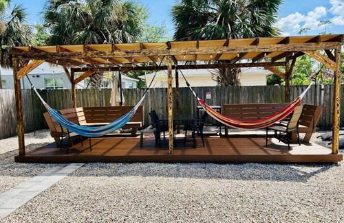 Carver City - Lincoln Gardens Apartment | Experience the passion of hospitality, cleaning, and good location!