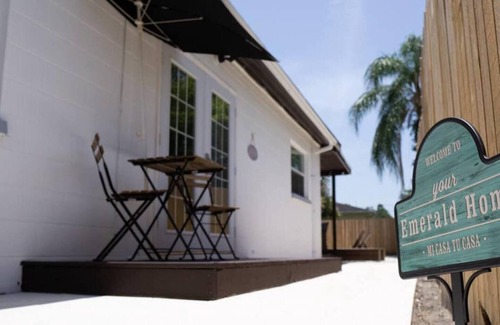 Carver City - Lincoln Gardens Apartment | Experience the passion of hospitality, cleaning, and good location!