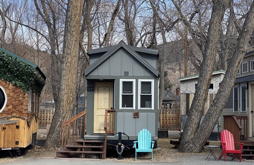 Lyons Resort | Experience Tiny Living at Blue Spruce – Peaceful Retreat Near RMNP & Lyons