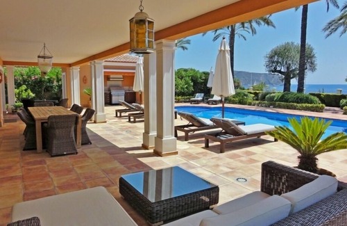Moravit Villa | Experience Ultimate Luxury and Convenience at our 5-Star Villa with Private Pool