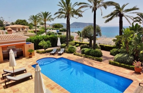 Moravit Villa | Experience Ultimate Luxury and Convenience at our 5-Star Villa with Private Pool