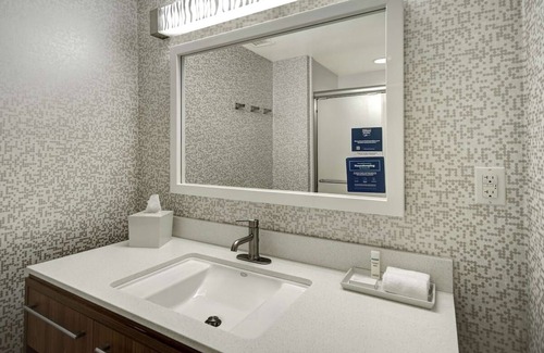 University Hotel | Experience Waco: Suite w/Kitchen & Outdoor Spaces