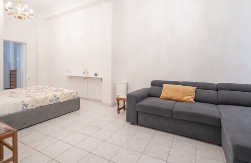 Vyronas Apartment | Explore Athens from a Vibrant Neighbourhood Apt .