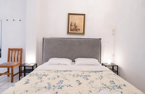 Vyronas Apartment | Explore Athens from a Vibrant Neighbourhood Apt .