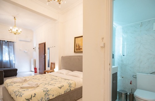 Vyronas Apartment | Explore Athens from a Vibrant Neighbourhood Apt .