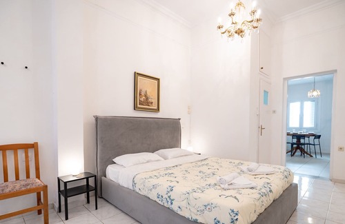Vyronas Apartment | Explore Athens from a Vibrant Neighbourhood Apt .
