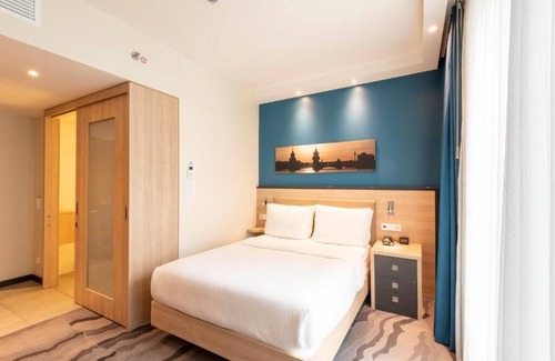 Mitte Hotel | Explore Berlin from a Prime City Centre Location | 3 Queen Rooms w/Breakfast
