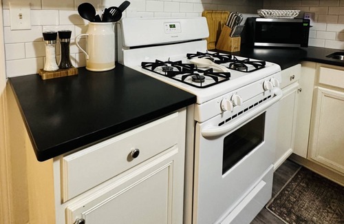 College Heights House | Explore Decatur from a Warm 2BR Bungalow with Outdoor Firepit | Walking Distance to Food + Drinks