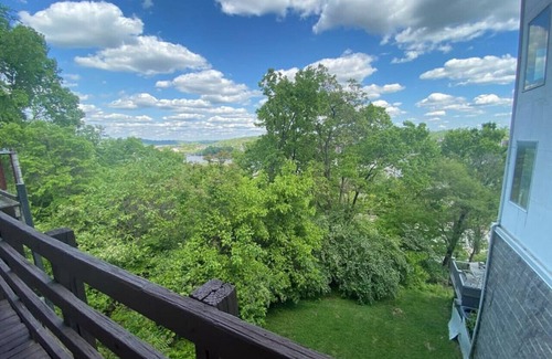 Mount Adams Condo | Explore Downtown and Mount Adams with River Views