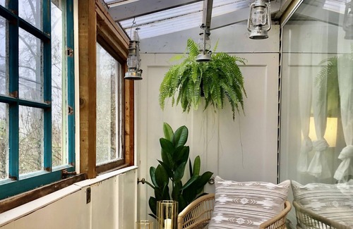 Roxhill Apartment | Explore everything Seattle has to offer