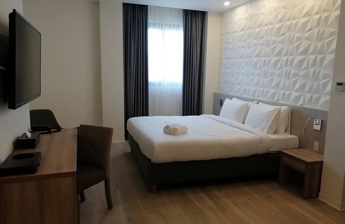 Maho Hotel | Explore Friendly Island! Pets Allowed, FREE Parking! Close to David's Hole!