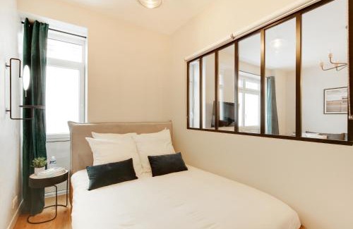 Parc-de-Montsouris Apartment | Explore Local Bakeries from a Boho Artist Loft