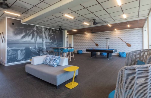 Kahului Hotel | Explore Maui from our Cozy Oceanfront Room | Pets Are Allowed