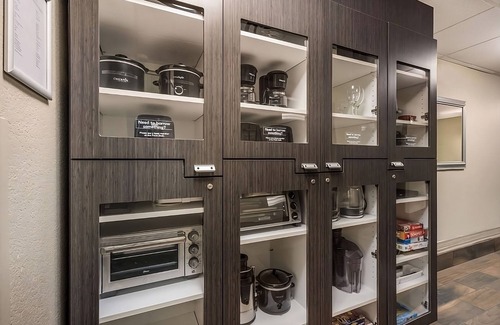 Gateway Apartment | Explore More of Austin, TX! Spacious 1BR Suite with Kitchen, Pets are Allowed!