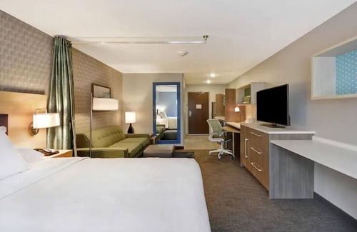 Alpine Center Hotel | Explore, Rest, Enjoy: FREE Breakfast and Parking, Onsite Pool, Pets Allowed