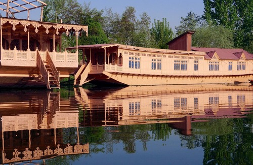Sudarbal Boat Rental | Explore & Unwind on this luxury Houseboat