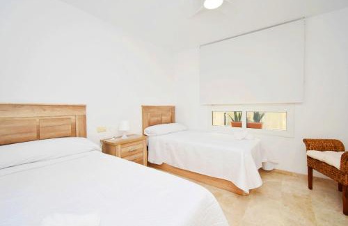 Ciudad Universitaria Apartment | Expoholidays - Centro Almerimar Puerto Deportivo