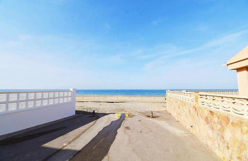 Balanegra House | Expoholidays Vistas al mar - A pie de playa