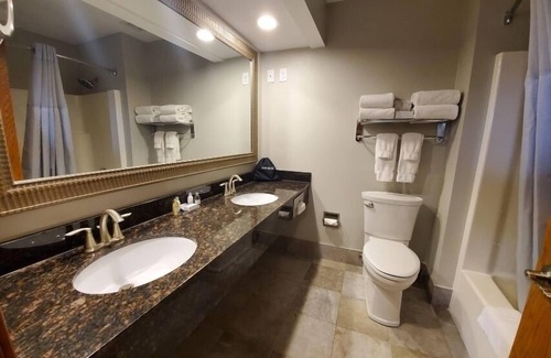 Winona Hotel | Express Suites Riverport Inn & Suites